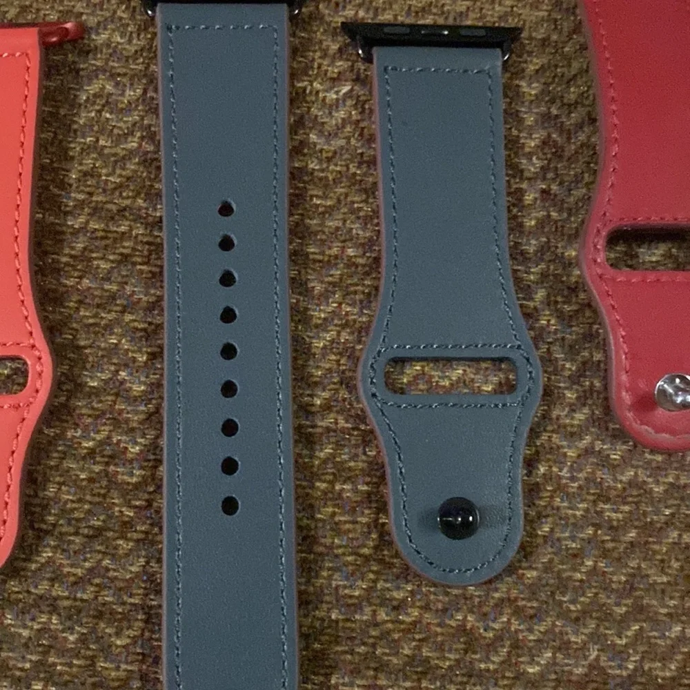 3 Apple Watch leather bands​​​